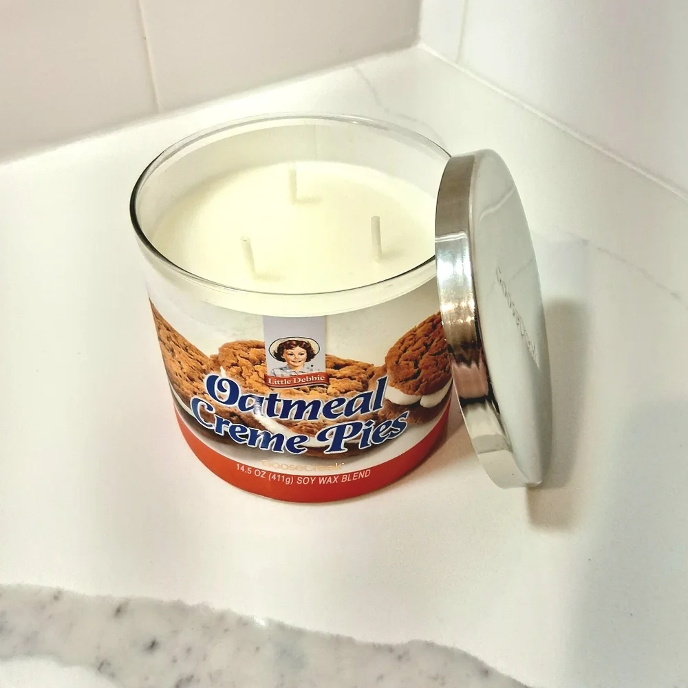 Goose Creek Candles Little Debbie Oatmeal Creme Pie 3 Wick Glass Jar